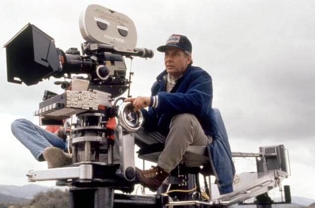 FOR THE BOYS, director Mark Rydell, on set, 1991. TM and Copyright (c)20th Century Fox Film Corp. All rights reserved courtesy Everett Collection 20thCentFox Courtesy Everett Collection !ACHTUNG AUFNAHMEDATUM GESCHÃ„TZT! PUBLICATIONXNOTxINxCANxCHNxFRAxITAxJPNxNORxPOLxRUSxESPxUKxUSA Copyright: x20thCentFox CourtesyxEverettxCollectionx MSDFOTH FE011