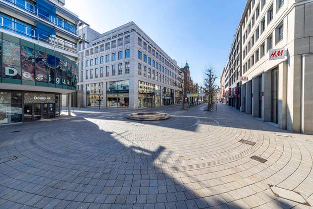 Stuttgart, 22 03 2020 Effects of the corona crisis A general decree paralyses the state capital Shops and restaurants are closed, group formations of three or more people are prohibited Pedestrian zone Königstraße in the city centre DEU, Germany, Baden Württemberg