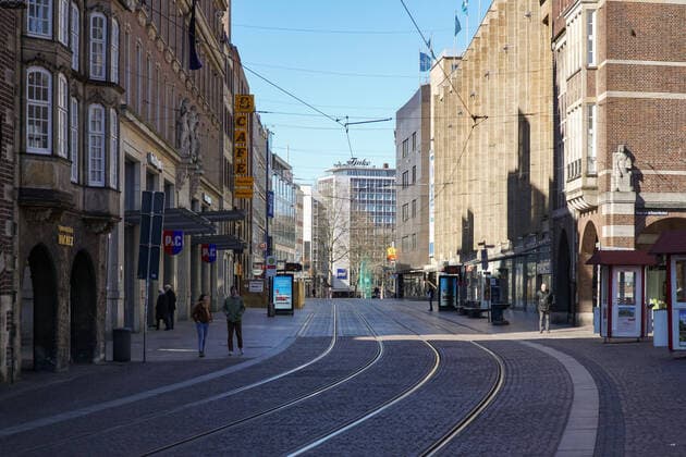 To contain the coronavirus, shop closures have been ordered and curfews are being discussed, the photo shows the empty shopping street, pedestrian zone Obernstraße in Bremen, 22 03 2020, Bremen Germany , News, Feature, Coronavirus Bremen xobx
