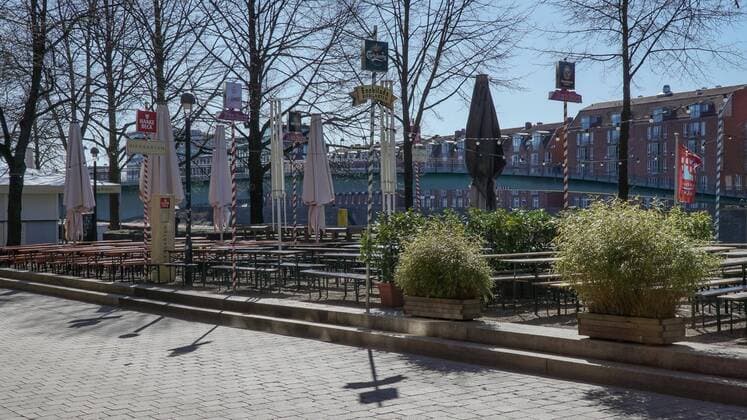 To contain the coronavirus, business closures were ordered and curfews are being discussed, the photo shows empty tables and benches in a beer garden, Gartenlokal, 22 03 2020, Bremen Germany , News, Feature, Coronavirus Bremen xobx