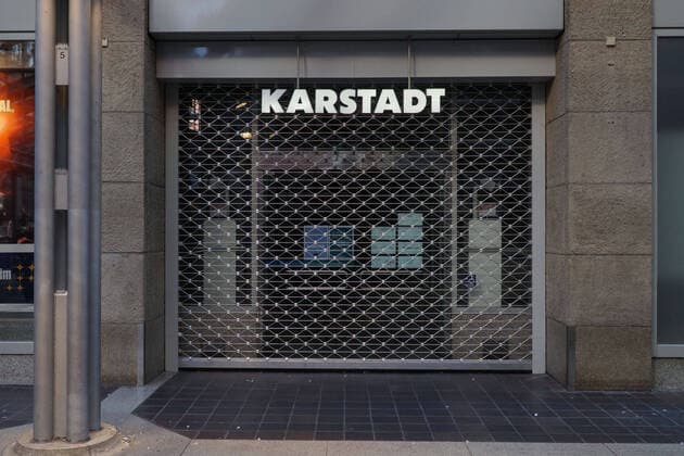 To contain the coronavirus, store closures have been ordered and curfews are being discussed, the photo shows an entrance of a Karstadt store closed with a roller grille, 22 03 2020, Bremen Germany , News, Feature, Coronavirus Bremen xobx