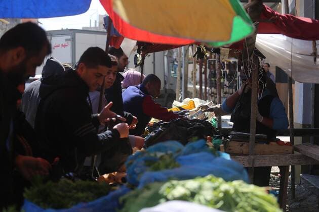 March 22, 2020, Deir Al-Balah, The Gaza Strip, Palestine: Palestinians at Deir al-Balah city market in central of the Gaza Strip, Markets of the Gaza strip are witnessing an increase in demand after announce first two cases of coronavirus in the Gaza Strip. Deir Al-Balah Palestine - ZUMAq100 20200322_zaa_q100_016 Copyright: xMahmoudxKhattabx