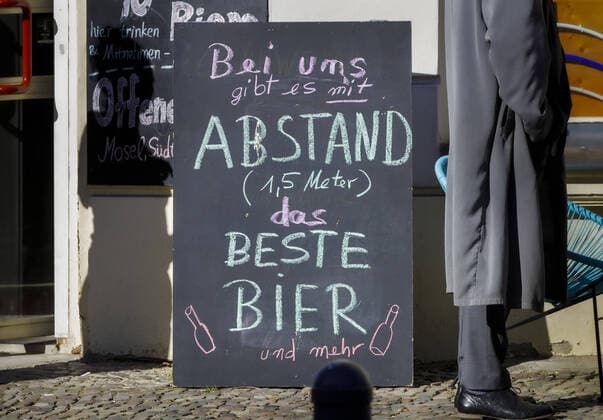 Sign of a retail store in Berlin Prenzlauer Berg With a distance of 1.5 meters of the best beer Berlin 22 03 2020 Berlin Germany Copyright: xThomasxImo photothek.netx