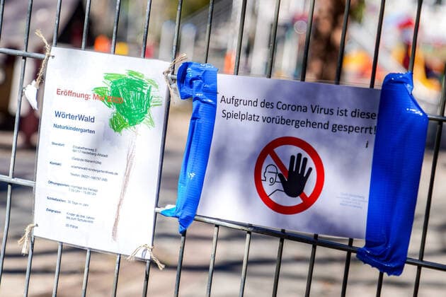 In Baden Württemberg a curfew is being discussed to contain the spread of the coronavirus in the population, the photo shows a playground in downtown Heidelberg, which was closed because of the coronavirus, notice with the words Due to the corona virus this playgro xozx