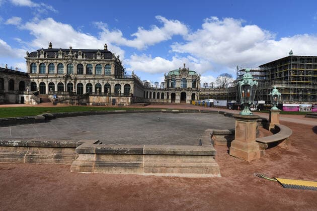 GER Dresden because of the exit restrictions due to the corona pandemic epidemic disease disease are in the Dresden city center squares and streets deserted empty as here the kennel 22 03 20 220320 ddbd