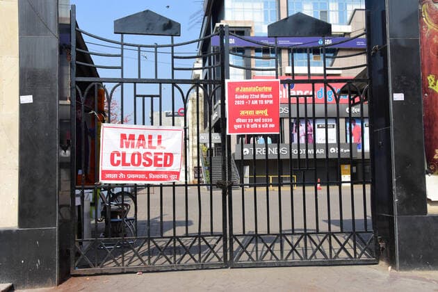 India: Janata Curfew called by PM Modi Prayagraj: A view of closed Shopping mall during Janata Curfew in Prayagraj on Sunday, March 22, 2020. Prime Minister Narendra Modi called for the janata curfew or self-imposed quarantine to break the chain of coronavirus infections, which the World Health Organisation (WHO) says spread through person-to-person contact and respiratory droplets. Prayagraj Uttar Pradesh India Copyright: PrabhatxKumarxVerma