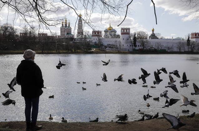 MOSCOW, RUSSIA - MARCH 22, 2020: Pigeons on a pond near the Novodevichy Convent. Mikhail Japaridze TASS  TS0D3115
