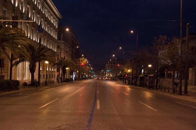 March 22, 2020, Athens, Greece: Athens city center looks like a ghost town with only a few vehicles and passers-by in the streets. The Greek government announced a nationwide lockdown in order to limit transmission of the corona virus of which the total number of confirmed cases currently stand at 624 while testing is limited to people requiring hospitalization. Athens Greece - ZUMAg221 20200322_zap_g221_003 Copyright: xNikolasxGeorgioux