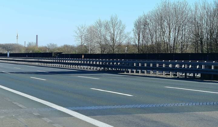 Coronavirus Empty motorway on 22 03 2020 in Duisburg There are almost no cars on the A42 motorway in Duisburg on 22 03 2020 In the afternoon, the Minister Presidents of the Länder and the Chancellor discuss further restrictions on peoples movement due to the corona crisis xRx