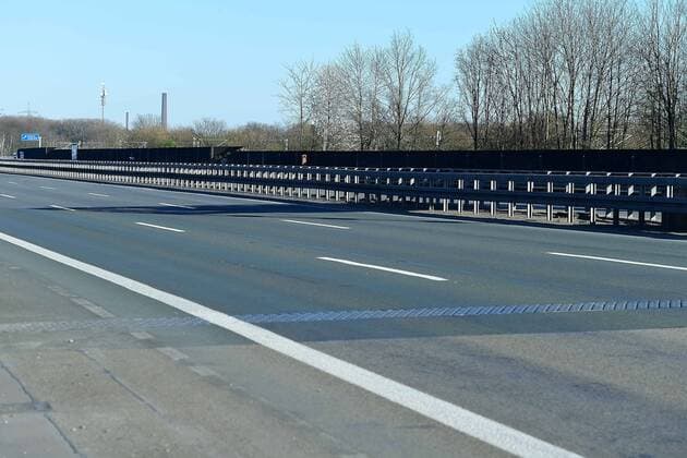 Coronavirus Empty motorway on 22 03 2020 in Duisburg There are almost no cars on the A42 motorway in Duisburg on 22 03 2020 In the afternoon, the Minister Presidents of the Länder and the Chancellor discuss further restrictions on peoples movement due to the corona crisis xRx