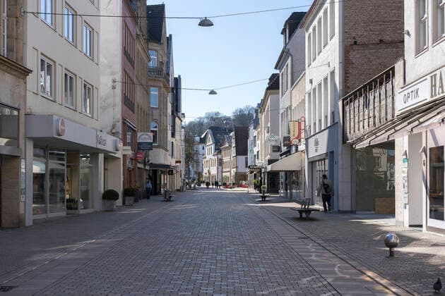 leere Obernstraße Fussgängerzone und Einkaufsstraße Obernstraße in Bielefeld, leer wegen Corona-Pandemie pedestrian and shopping street Obernstr. in Bielefeld, empty due to Corona epidemic, 22.3.2020
