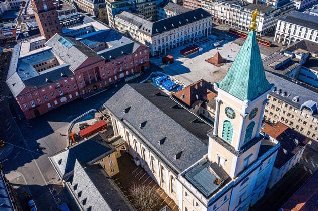 Aerial view city center on 22 03 2020 in Karlsruhe , Germany The evangelic city church at the market place, left behind the city hall Karlsruhe city center east southwest Te Baden Württemberg Germany