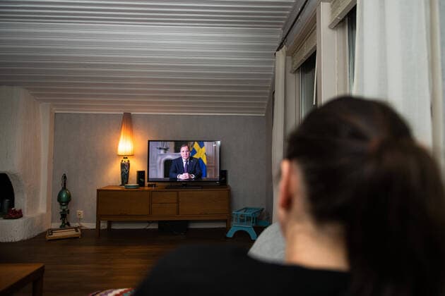 200322 A woman watches a televised speech to the nation by Swedens Prime Minister Stefan Löfven on the occasion of the covid corona virus 19 March 22, 2020 in Örby,  Copyright: MATHIASxBERGELD 47089481st