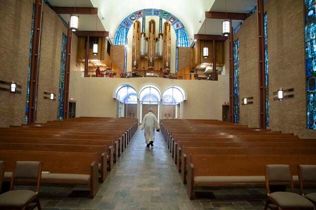 March 22, 2020, Austin, Texas, USA: Pastor John Van Haneghan of Saint Martin s Lutheran Church preaches to an empty sanctuary that would normally hold several hundred worshipers on a Sunday morning in downtown Austin. The church is offering online services while crowd restrictions are in place due to the coronavirus pandemic. Austin USA - ZUMAd150 20200322_znp_d150_002 Copyright: xBobxDaemmrichx