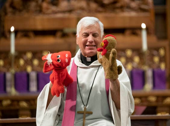 March 22, 2020, Austin, Texas, USA: Pastor John Van Haneghan of Saint Martin s Lutheran Church performs a children s message with puppets to an empty sanctuary that would normally hold several hundred worshipers on a Sunday morning in downtown Austin. The church is offering online services while crowd restrictions are in place due to the coronavirus pandemic. Austin USA - ZUMAd150 20200322_znp_d150_003 Copyright: xBobxDaemmrichx