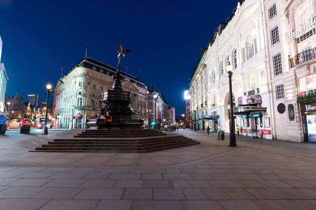 . 22 03 2020. London, United Kingdom. Coronavirus crisis. View of an almost empty Piccadilly Circus this evening. Despite the fact that during the weekend many people have ignored the British GovernmentÂ s recommendation to stay at home to battle the coronavirus, this afternoon, central spots in London were almost empty.  xGustavoxValientex xi-Imagesx IIM-20946-0018