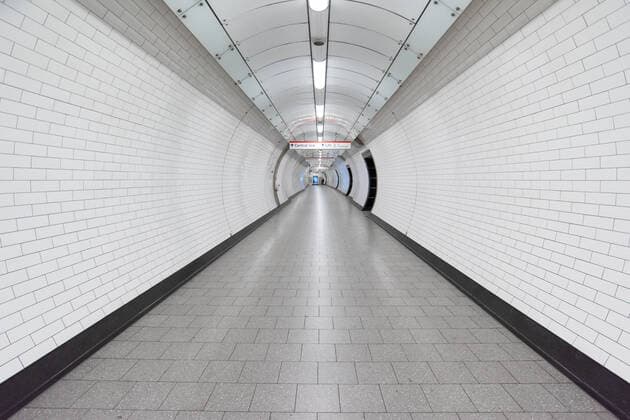 . 22 03 2020. London, United Kingdom. Coronavirus crisis. View of an almost empty Tottenham Court Road underground station, this evening. Despite the fact that during the weekend many people have ignored the British GovernmentÂ s recommendation to stay at home to battle the coronavirus, this afternoon, central spots in London were almost empty.  xGustavoxValientex xi-Imagesx IIM-20946-0031