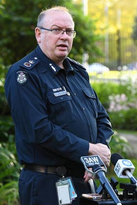DANIEL ANDREWS PRESSER, Victoria Police Chief Commissioner Graham Ashton addresses the media at the State Parliament of Victoria, Melbourne, Monday, March 23, 2020. Andrews has announced a 500 officer taskforce to enforce coronavirus rules and is bringing forward school holiday s beginning tomorrow. ( NO ARCHIVING, EDITORIAL USE ONLY, NO USE IN BOOKS WITHOUT CONSENT MELBOURNE VIC AUSTRALIA  Copyright: xJAMESxROSSx 20200323001458837160