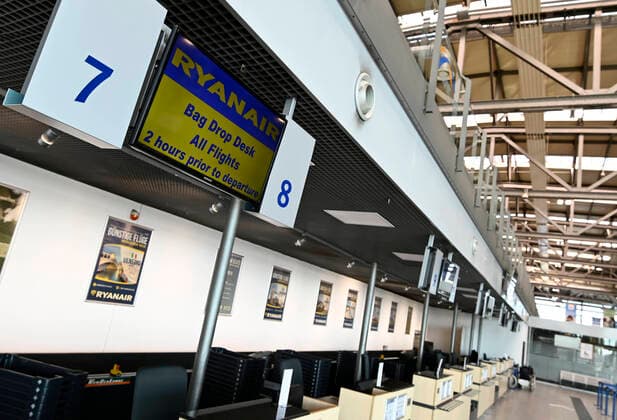 The airport Niederrhein Own designation Airport Weeze is a commercial airport in the North Rhine-Westphalian state of NRW Weeze The airport, airport is mainly used by the Irish airline Ryanair Due to the coronavirus Covid 19 there are hardly any aircraft movements at Weeze Airport The photo shows the empty departure hall and the closed Ryanair counters, photographed on 22 03 2020 Â