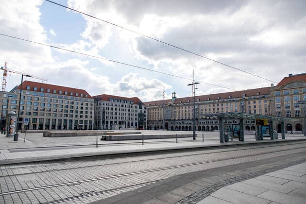 Sunday afternoon day 2 after the municipal general decree with exit restrictions in Dresden due to the novel coronavirus deserted Altmarkt with stop 22 03 2020, Dresden, Germany, Altstadt, Dresden