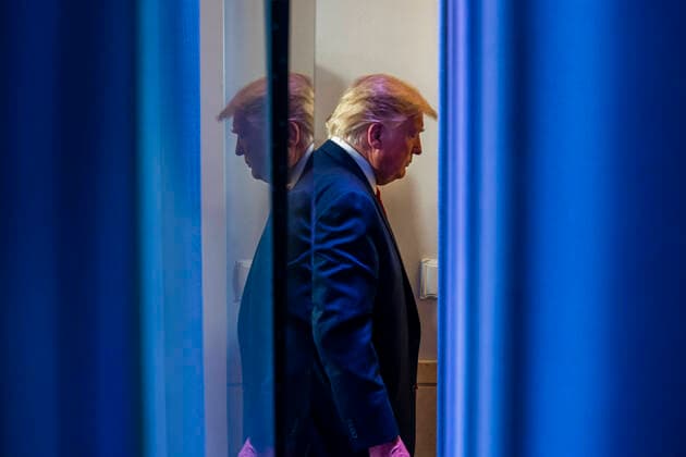 March 22, 2020, Washington, District of Columbia, USA: US President Donald J. Trump departs after delivering remarks on the pandemic in the press briefing room of the White House in Washington, DC, USA, 22 March 2020. Efforts to contain the coronavirus COVID-19 pandemic have caused travel disruptions, sporting event cancellations, runs on cleaning supplies and food and other inconveniences Washington USA - ZUMAs152 20200322_zaa_s152_023 Copyright: xJimxLoscalzox