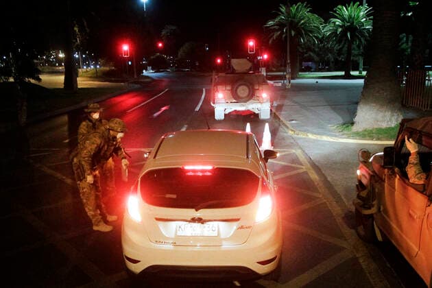 Vina del Mar, March 23, 2020 Military patrols the streets of Valparaiso during the curfew imposed to prevent the spread of the coronavirus Sebastian Cisternas Aton Chile, Valparaiso Chile Aton 406662  Copyright: SEBASTIANxCISTERNAS ATONxCHILE.