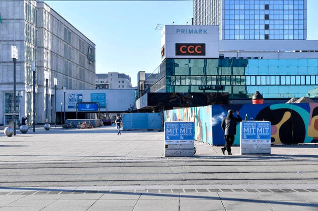 Alexanderplatz The Berliners follow the recommendations and measures of the German government to combat the corona epidemic Berlin, 22 03 2020 Foto:xF.xKernx xFuturexImage