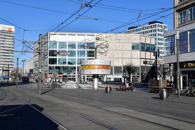 Alexanderplatz The Berliners follow the recommendations and measures of the German government to combat the corona epidemic Berlin, 22 03 2020 Foto:xF.xKernx xFuturexImage