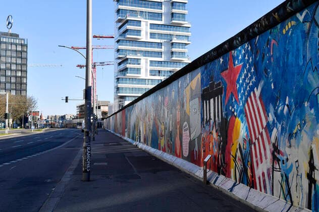 At the East Side Gallery The Berliners follow the recommendations and measures of the German government to combat the corona epidemic Berlin, 22 03 2020 Foto:xF.xKernx xFuturexImage