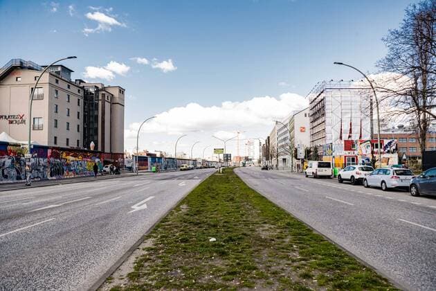 (200323) -- BERLIN, March 23, 2020 (Xinhua) -- Photo taken on March 22, 2020 shows an empty street in Berlin, capital of Germany. Germany bans public outside stay of more than two people, according to the country s latest measures announced on Sunday to curb the spread of the novel coronavirus. (Photo by Binh Truong Xinhua) GERMANY-BERLIN-COVID-19-RESTRICTION 