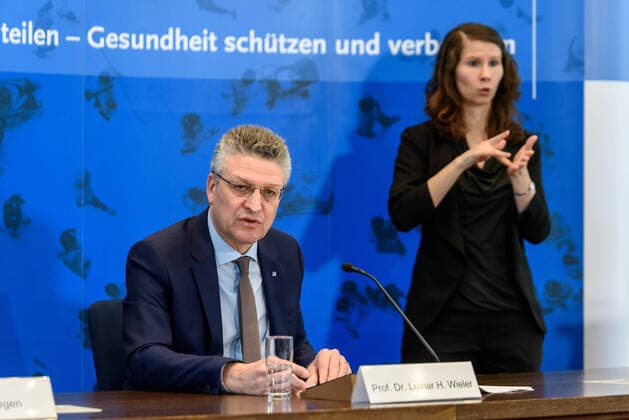 Lothar Wieler President of the Robert Koch Institute, RKI at the daily press briefing of the Robert Koch Institute RKI on the current developments of the pandemic COVID 19 Coronavirus in the lecture hall of the Robert Koch Institute in Berlin snapshot photography F Boillot