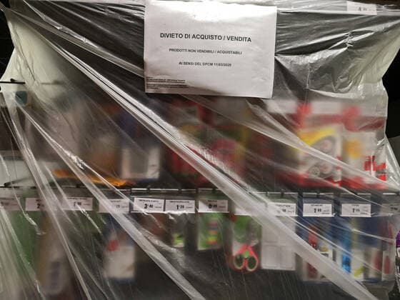 Foto IPP LM Claudio Benedetto Torino 17 03 2020 Emergenza Coronavirus - Divieto di acquisto nei supermercati di prodotti non ritenuti di primaria necessit& xe0; Nella foto: un espositore con la scritta divieto di acquisto Italy Photo Press - World Copyright  0