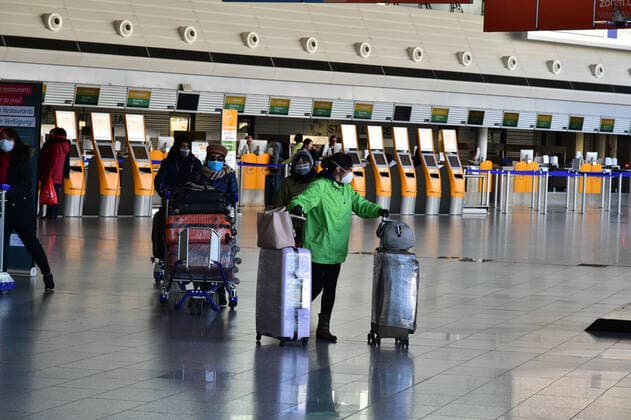 Frankfurt Airport is almost deserted on Sunday 22 3 2020 during the initial restrictions in the Corona crisis There is little activity in the departure area, many flights are cancelled bub
