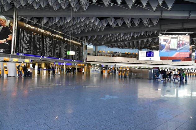 Frankfurt Airport is almost deserted on Sunday 22 3 2020 during the initial restrictions in the Corona crisis There is little activity in the departure area, many flights are cancelled bub