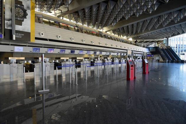 Frankfurt Airport is almost deserted on Sunday 22 3 2020 during the initial restrictions in the Corona crisis There is little activity in the departure area, many flights are cancelled bub