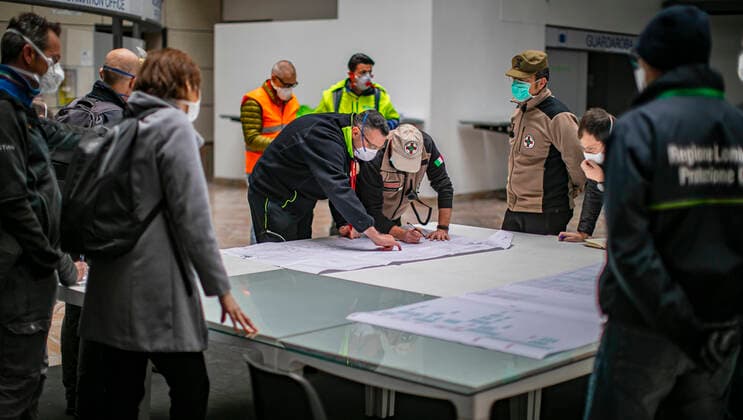 News Bilder des Tages Bergamo Coronavirus - the operating room and the set-up works of the hospital of Campo dell ANA (national alpine association) in the Fair area; Editorial Usage Only  Copyright: xFotox& xa9;SergioxAgazzix xIPAx