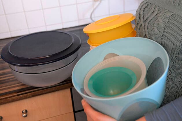 23 03 2020, Tupper Bowls in a kitchen in Kaufbeuren 23 03 2020, Tupperware 23 03 2020, Tupperware