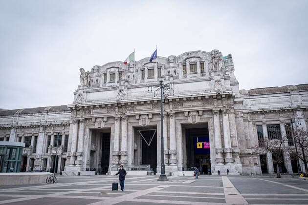 Milan - Coronavirus - Central Station, checks at the gates. The exterior of the deserted station (Marco Passaro Fotogramma, Milan - 2020-03-23) p.s. la foto e utilizzabile nel rispetto del contesto in cui e stata scattata, e senza intento diffamatorio del decoro delle persone rappresentate  Copyright: xMarcoxPassarox xFOTOGRAMMAx