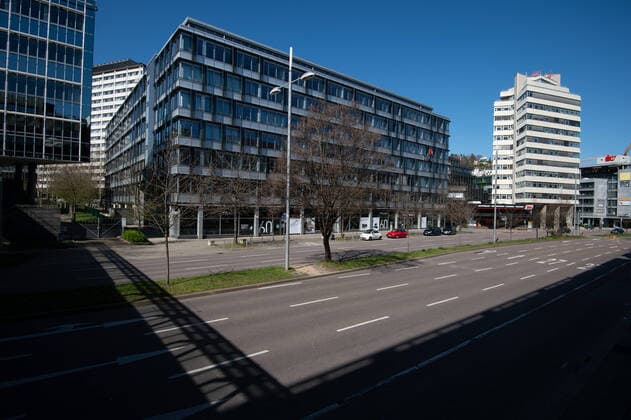 Coronavirus COVID 19 Empty shelves and empty streets in Stuttgart as well as signs with the 2 meter rule keep a distance of 2 meters Stuttgart Mitte Baden Württemberg Germany Copyright: xLeif-HendrikxPiechowskix