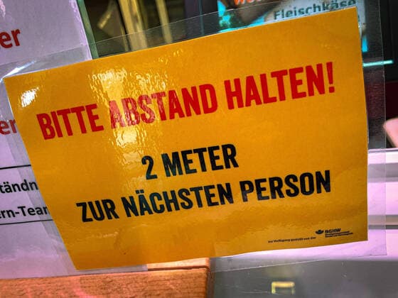 Coronavirus COVID 19 Empty shelves and empty streets in Stuttgart as well as signs with the 2 meter rule keep a distance of 2 meters Stuttgart Mitte Baden Württemberg Germany Copyright: xLeif-HendrikxPiechowskix