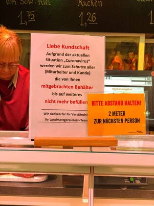 Coronavirus COVID 19 Empty shelves and empty streets in Stuttgart as well as signs with the 2 meter rule keep a distance of 2 meters Stuttgart Mitte Baden Württemberg Germany Copyright: xLeif-HendrikxPiechowskix