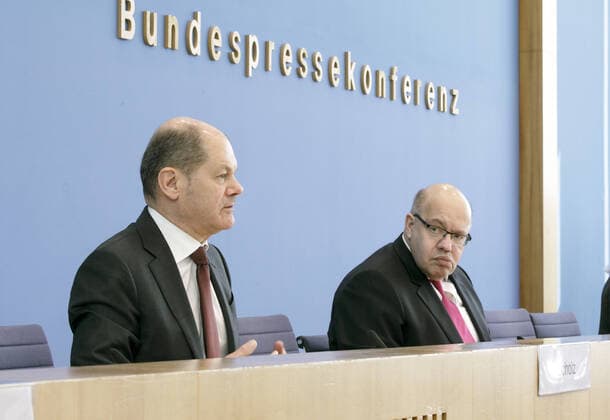 Federal Finance Minister Olaf Scholz, SPD, and Federal Economics Minister Peter Altmaier, CDU, speak at the Federal Press Conference on the Supplementary Budget 2020 and the Response to the Corona Crisis Berlin, 23 03 2020 Berlin Germany Copyright: xThomasxImo photothek.netx