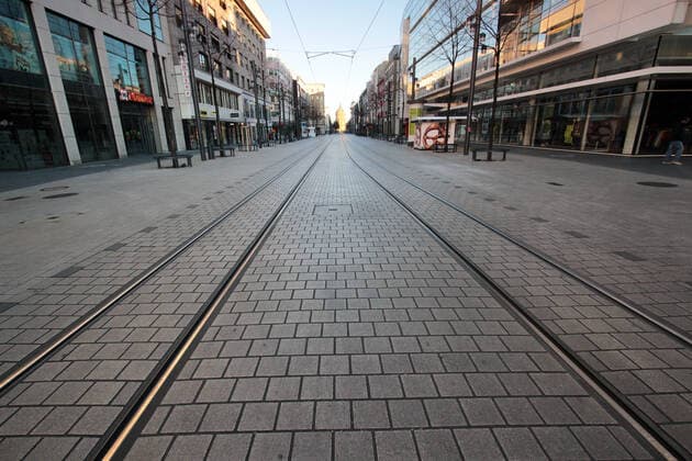 Due to the official order to close all shops and to stop public life as far as possible, the shopping street and pedestrian zone Planken in the city centre of Mannheim, which is otherwise always very busy with passers-by, is largely deserted, Baden Württemberg, Germany