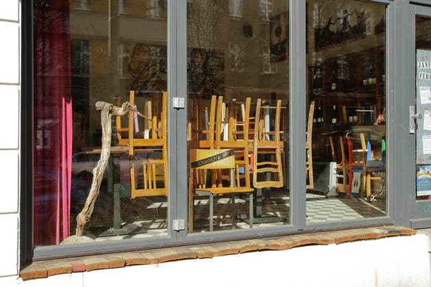 23 03 2020, Berlin, Germany Corona crisis Photo Closed bar in Berlin Prenzlauer Berg due to corona epidemic