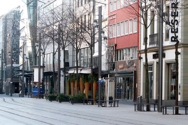 Due to the official order to close all shops and to stop public life as far as possible, the shopping street and pedestrian zone Planken in the city centre of Mannheim, which is otherwise always very busy with passers-by, is largely deserted, Baden Württemberg, Germany