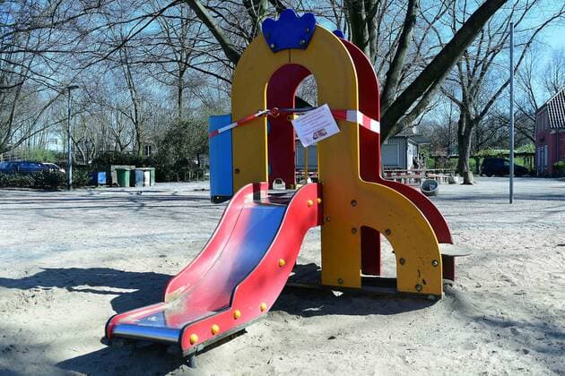 Playground closures due to coronavirus on 23 03 2020 in Oberhausen According to the general decree of the City of Oberhausen, playgrounds and football grounds have been closed since 18 03 2020 xRx