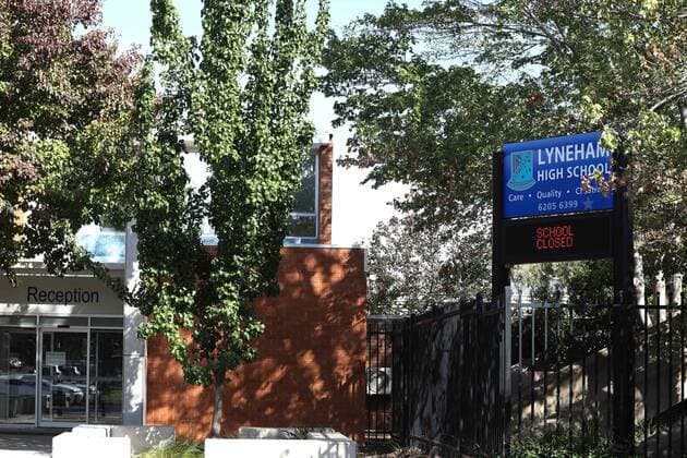 (200323) -- CANBERRA, March 23, 2020 -- Photo taken on March 23, 2020 shows Lyneham High School that is shut down after a student was found infected with novel coronavirus in Canberra, Australia. Non-essential venues across Australia have been ordered to close from midday on Monday in order to slow the spread of COVID-19. Prime Minister Scott Morrison on Sunday night announced an escalation of social distancing measures, including the mandatory closure of cinemas, pubs, entertainment venues, indoor sporting venues and so on. Restaurants and cafes will remain open but will only be allowed to offer takeaway and or home delivery services. (Photo by Xinhua) AUSTRALIA-CANBERRA-COVID-19-SOCIAL DISTANCING MEASURES ChuxChen 