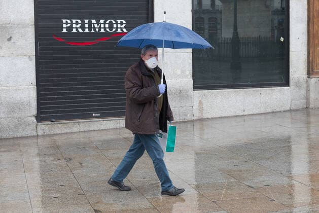 March 23, 2020, Madrid, MADRID, SPAIN: Only the people who go to the supermarkets, go out into the street avoiding the rain during ninenth day after the Government declared the state of alarm in Spain and recommended people to stay at home to fight coronavirus COVID-19 on March 23, 2020 in Madrid, Spain Madrid SPAIN - ZUMAa181 20200323_zaa_a181_006 Copyright: xJoaquinxCorcherox