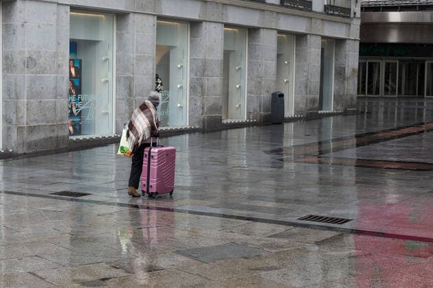 March 23, 2020, Madrid, MADRID, SPAIN: Tourists leave Madrid for their home destinations during ninenth day after the Government declared the state of alarm in Spain and recommended people to stay at home to fight coronavirus COVID-19 on March 23, 2020 in Madrid, Spain Madrid SPAIN - ZUMAa181 20200323_zaa_a181_010 Copyright: xJoaquinxCorcherox