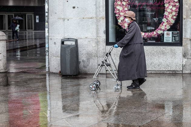 March 23, 2020, Madrid, MADRID, SPAIN: Only the people who go to the supermarkets, go out into the street avoiding the rain during ninenth day after the Government declared the state of alarm in Spain and recommended people to stay at home to fight coronavirus COVID-19 on March 23, 2020 in Madrid, Spain Madrid SPAIN - ZUMAa181 20200323_zaa_a181_017 Copyright: xJoaquinxCorcherox